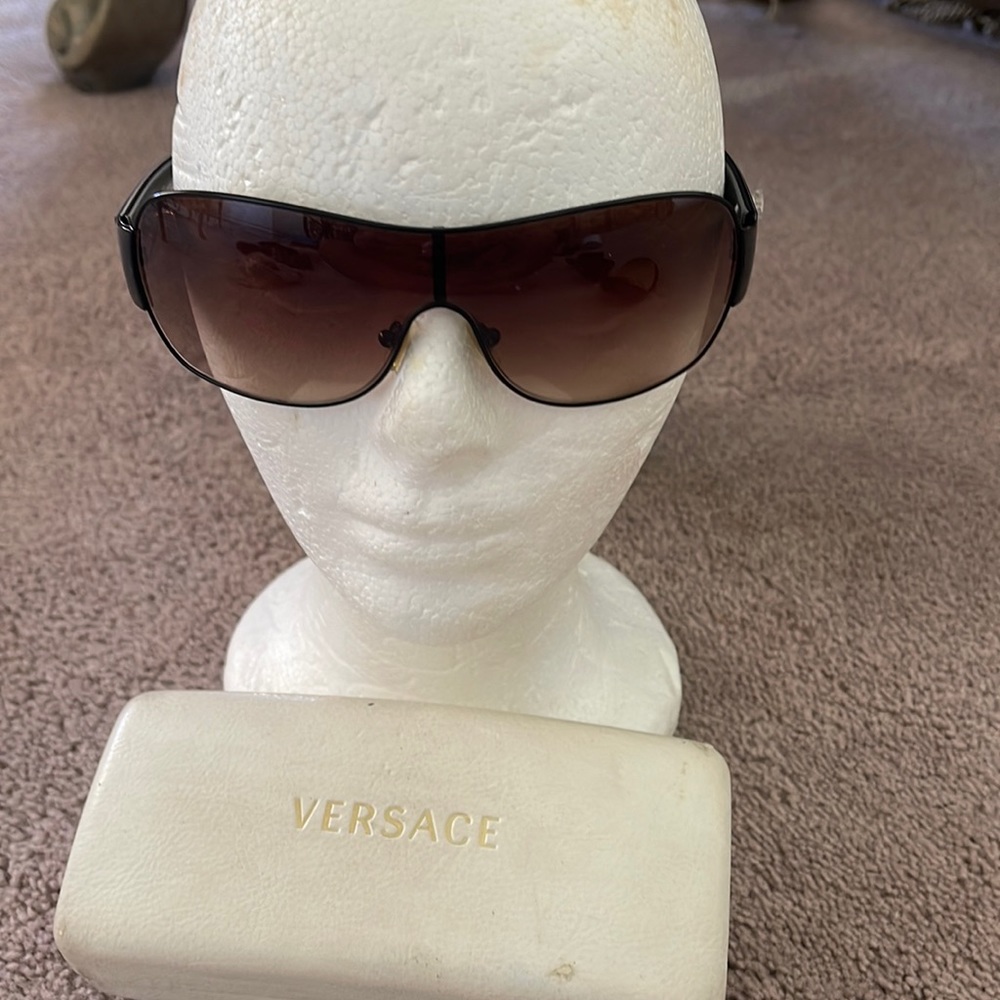 Oval shape aviator sunglasses 😎
